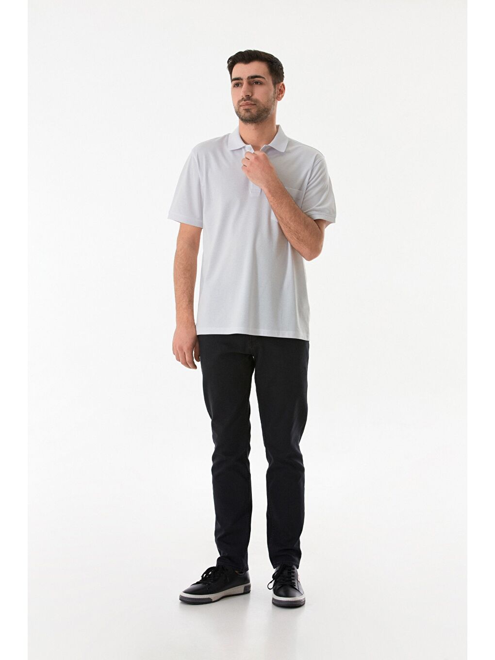 Beyaz Cepli Düğmeli Polo Yaka Tişört-3