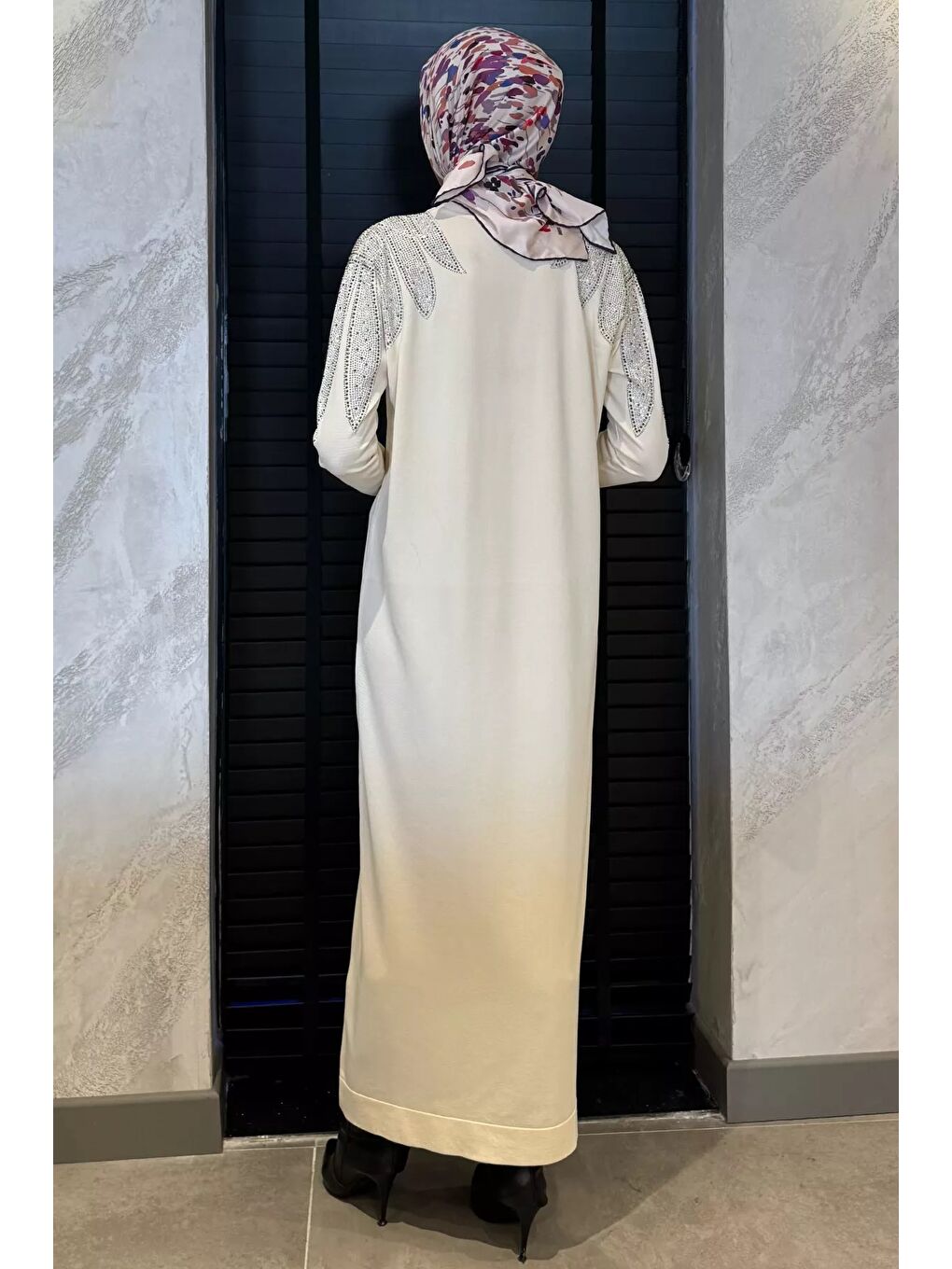 Ekru Taş İşlemeli Tesettür Triko Elbise-7