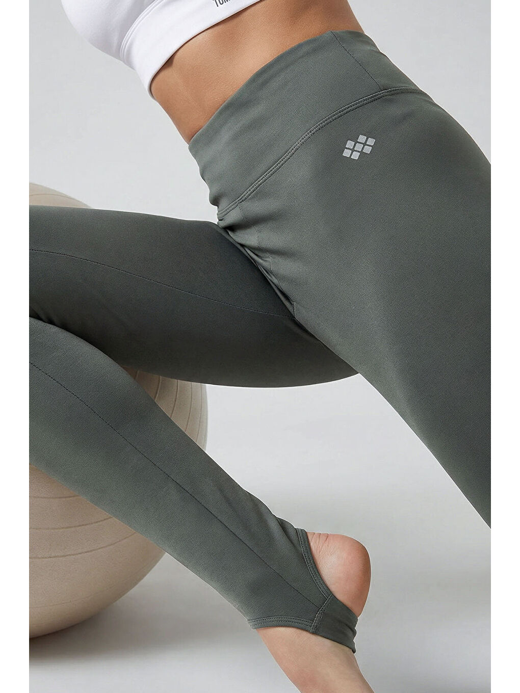 Haki Standart Fit Esnek Spor Performans Kadın Topuklu Tayt - 94685-4