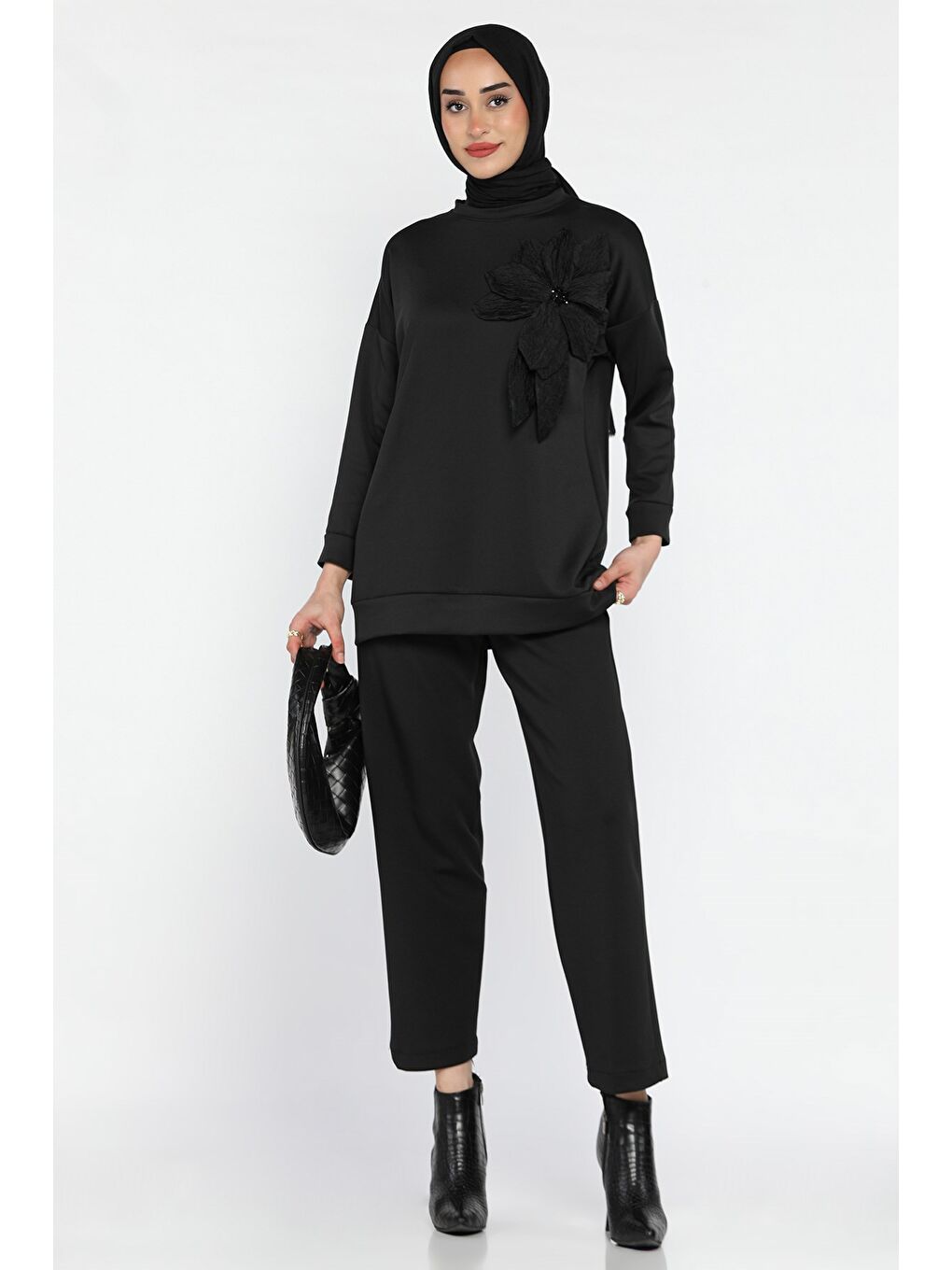 Siyah Yaka Çiçek Detaylı Tunik Pantolon Tesettür İkili Takım-3