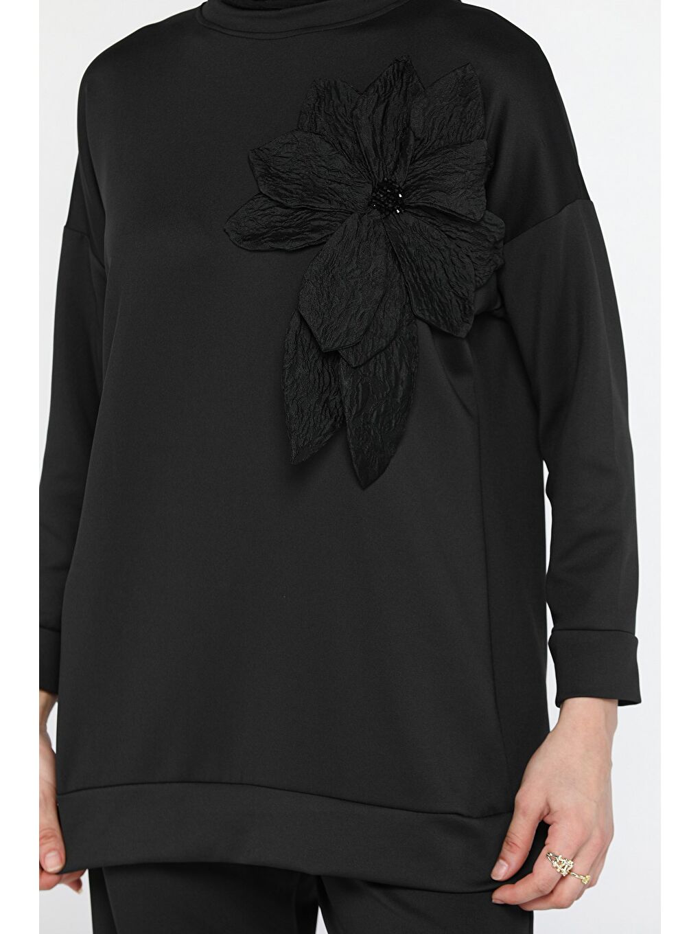 Siyah Yaka Çiçek Detaylı Tunik Pantolon Tesettür İkili Takım-6