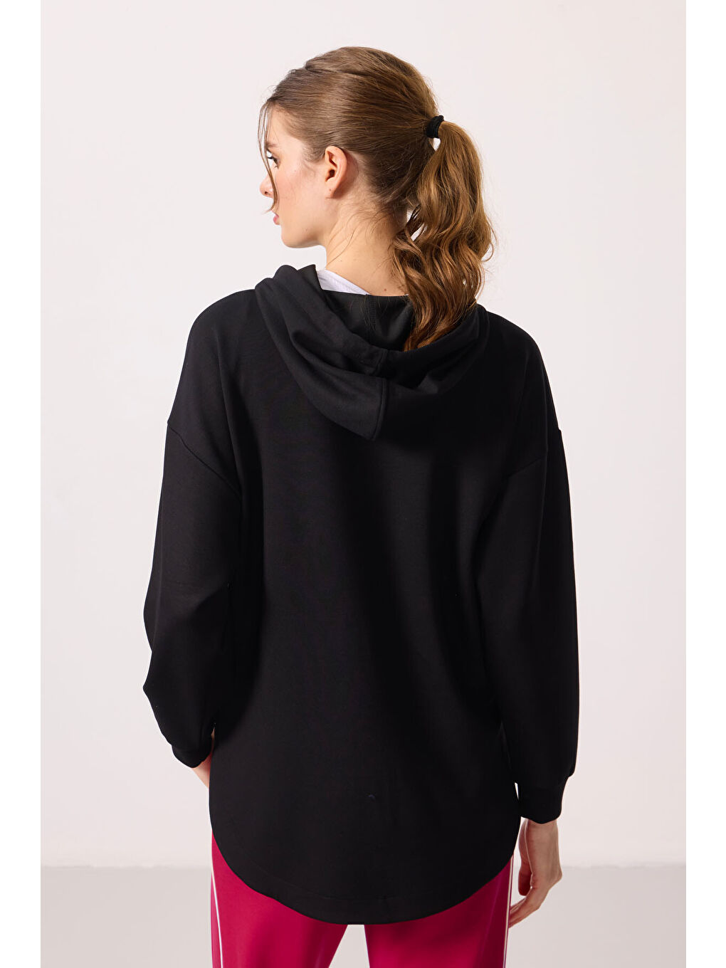 TOMMYLIFE Siyah Yumuşak Dokulu Kapüşonlu Oversize Kadın Tunik Sweatshirt   97302 - 4