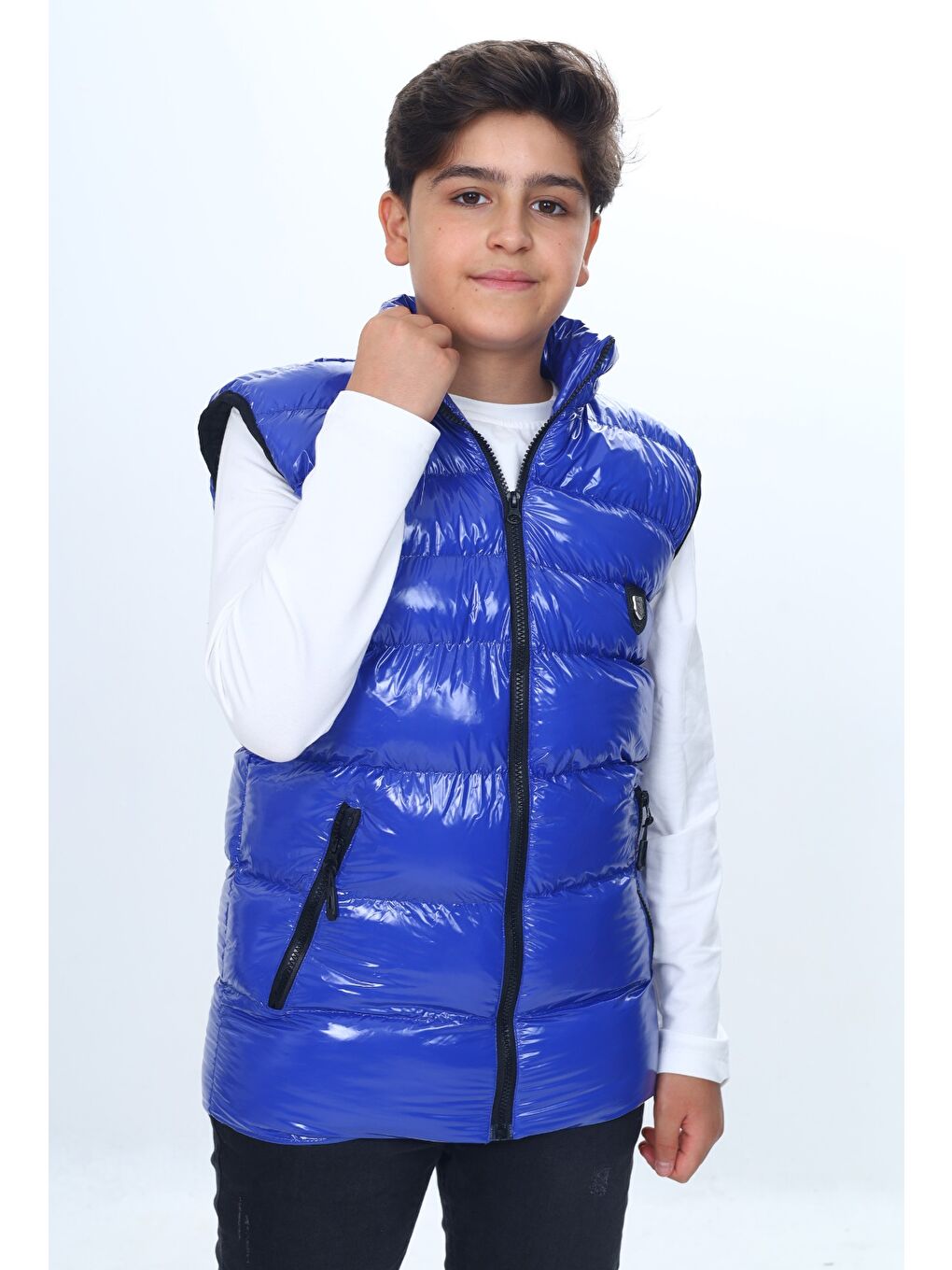 Yeşil Erkek Çocuk Parlak Görünümlü Göğsü Armalı Yelek-1