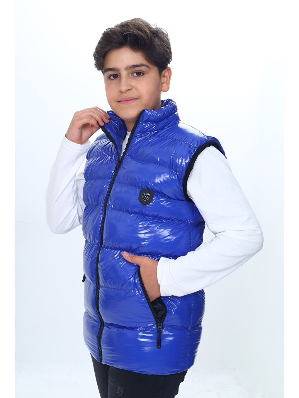 Yeşil Erkek Çocuk Parlak Görünümlü Göğsü Armalı Yelek-3