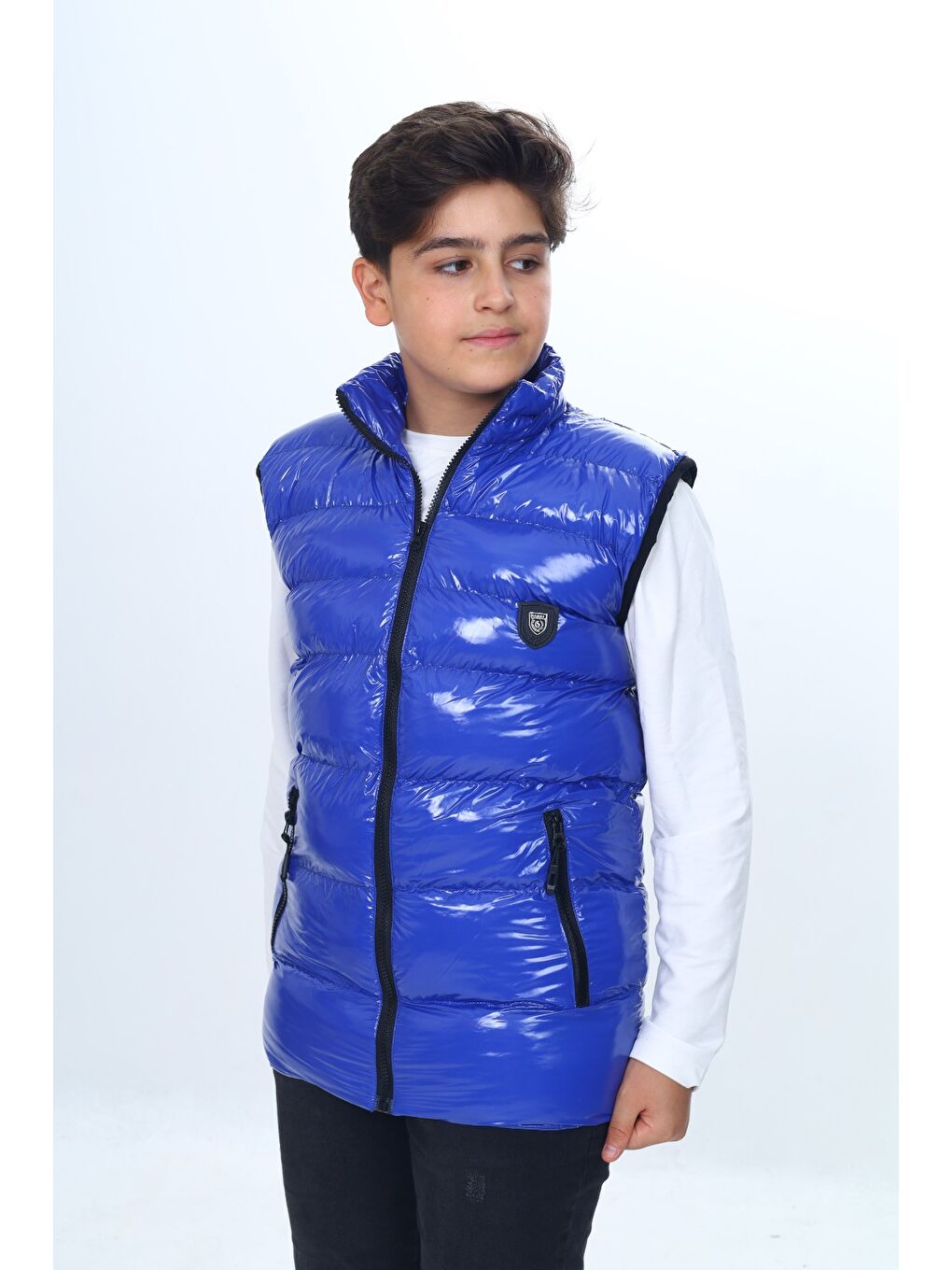 Yeşil Erkek Çocuk Parlak Görünümlü Göğsü Armalı Yelek-4