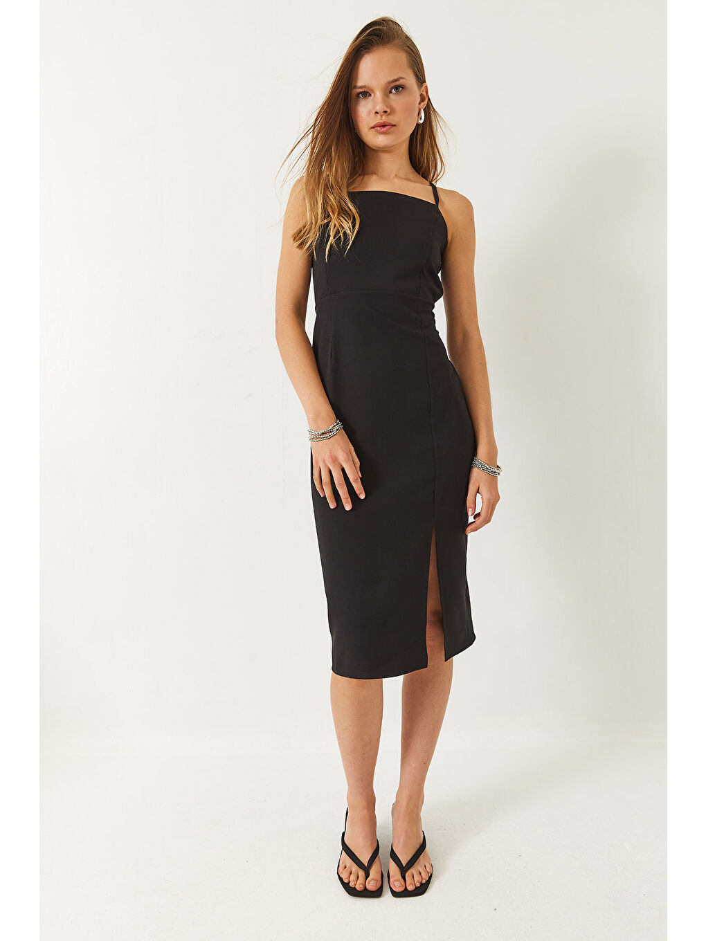 Siyah Kadın Kare Yaka Yırtmaç Detaylı İp Askılı Elbise-1