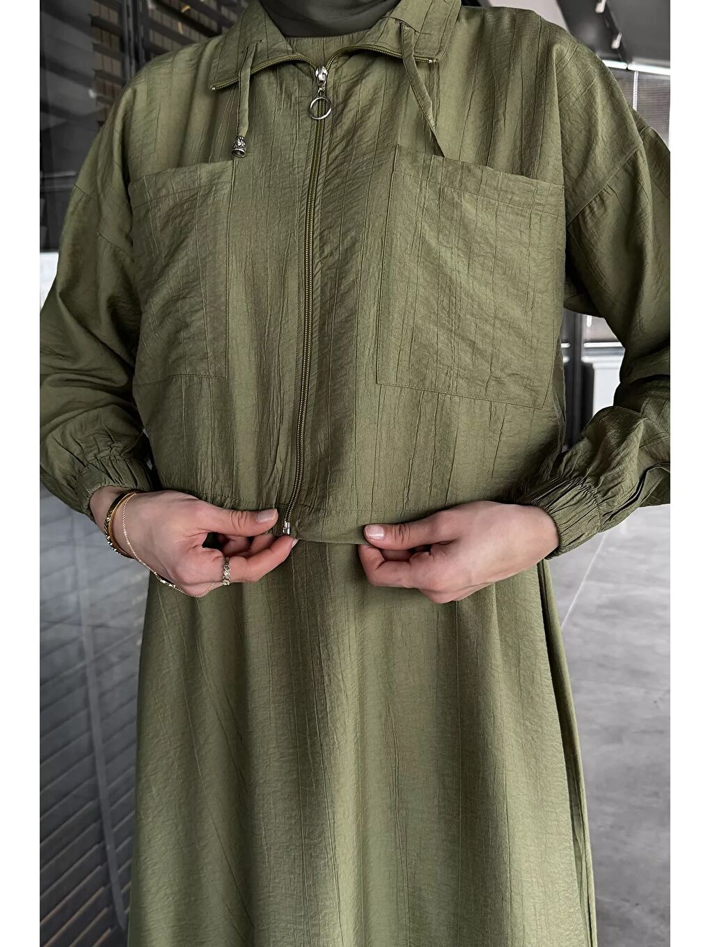 Haki Etek Ucu Fırfırlı Bel Lastikli Hırka Kombinli Tesettür Elbise-4