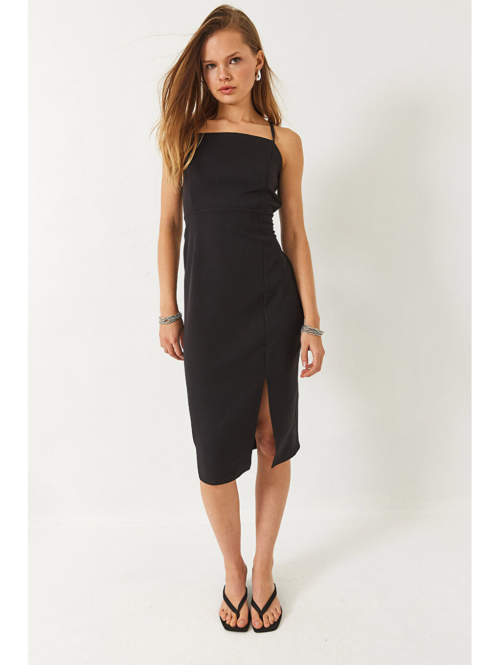 Siyah Kadın Kare Yaka Yırtmaç Detaylı İp Askılı Elbise-4