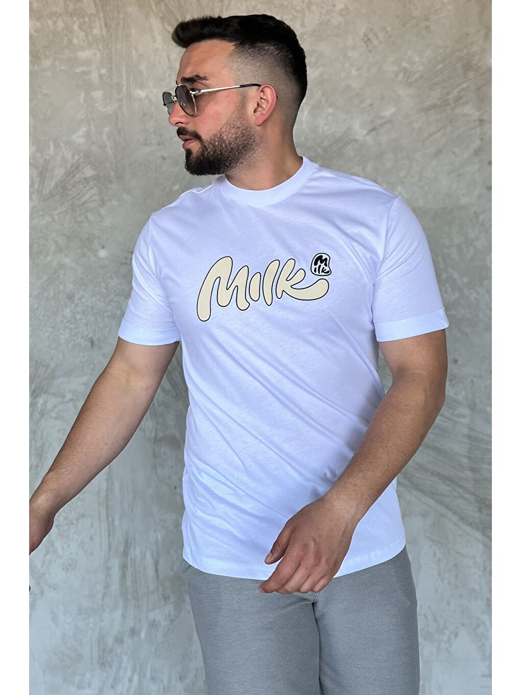 Beyaz Erkek Bisiklet Yaka Milk Baskılı Tişört-1