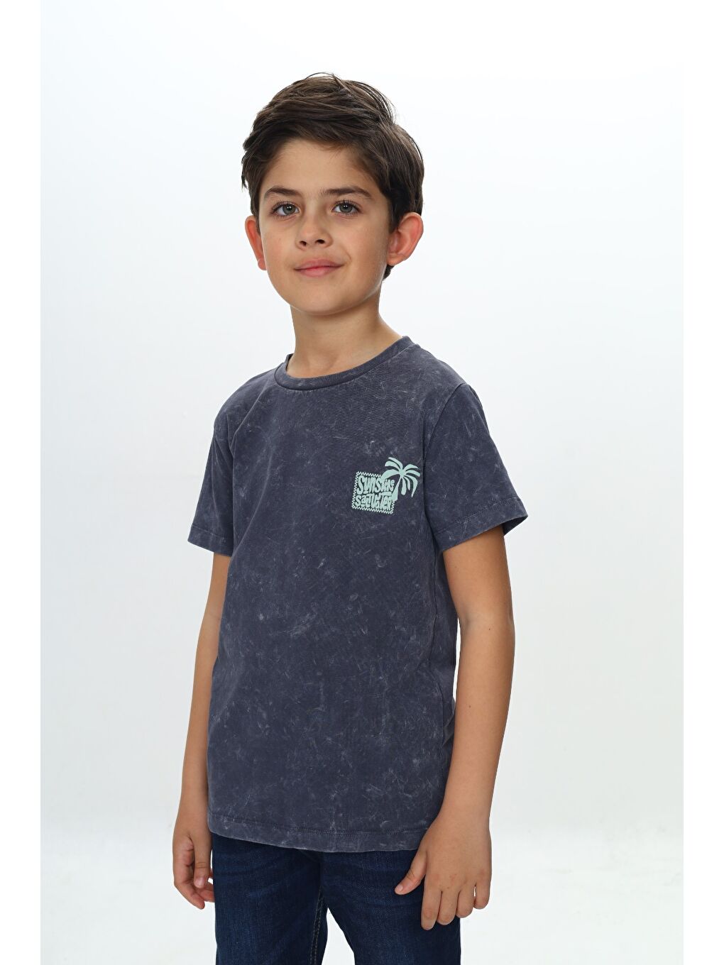 Antrasit Erkek Çocuk Yıkamalı Göğsü Baskılı Tişört