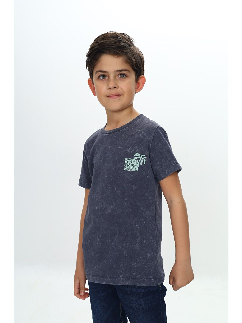 Antrasit Erkek Çocuk Yıkamalı Göğsü Baskılı Tişört-1