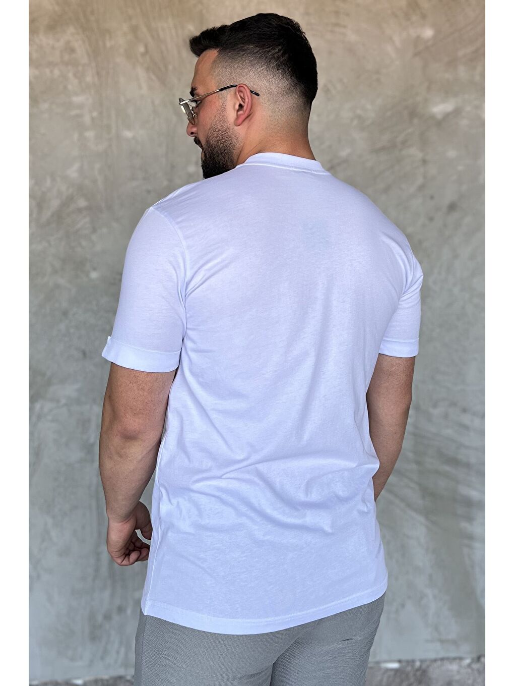 Beyaz Erkek Bisiklet Yaka Milk Baskılı Tişört-2