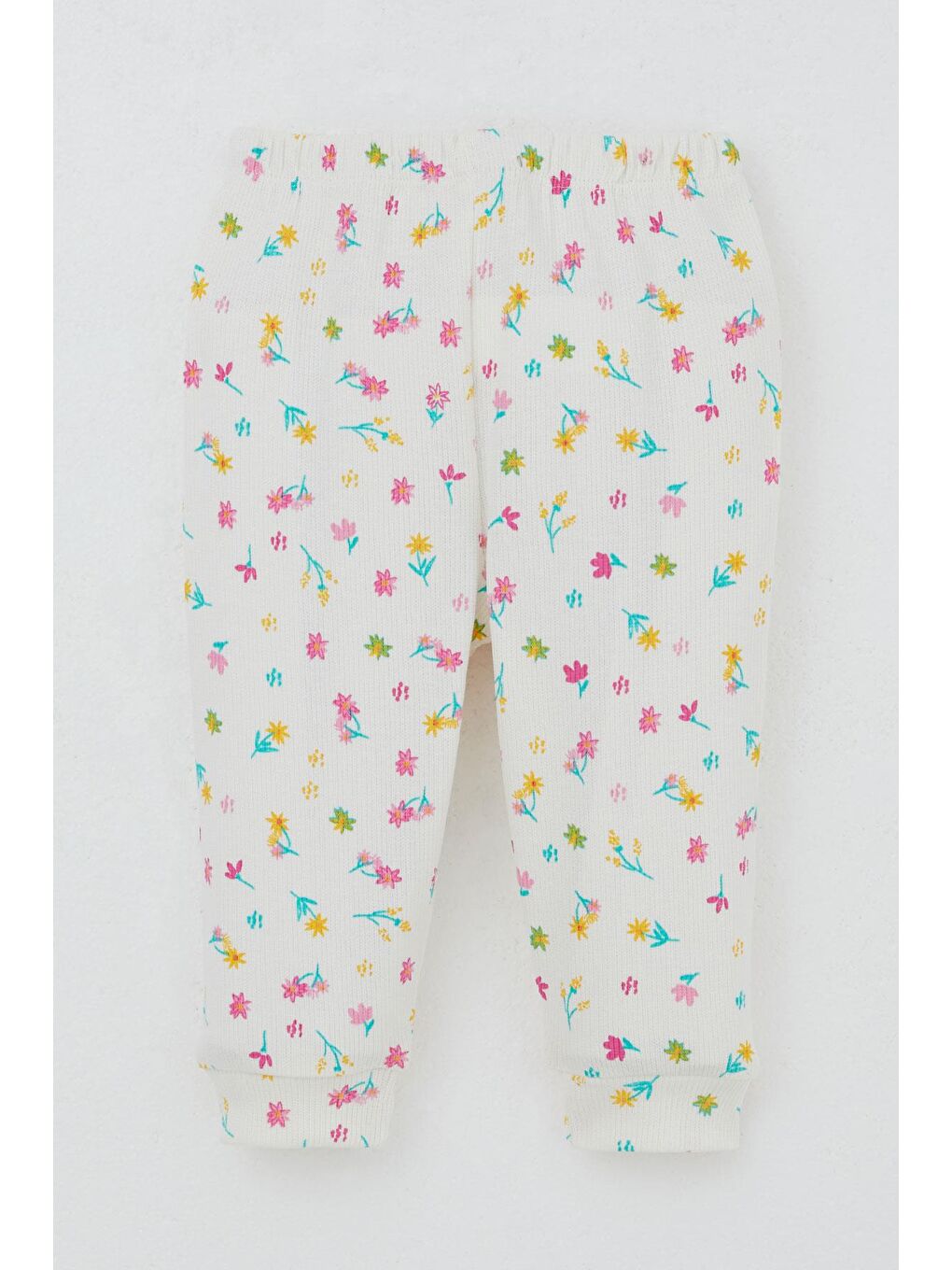 Kız Bebek Pijama Takımı Omuzdan Patlı Renkli Çiçek Desenli Ekru (4 Ay-1 Yaş)-2