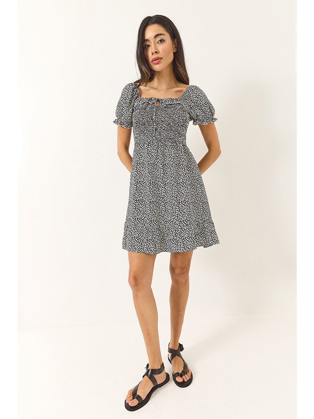 Siyah Kadın Papatya Desenli Karpuz Kollu Giperli Mini Viskon Elbise-1