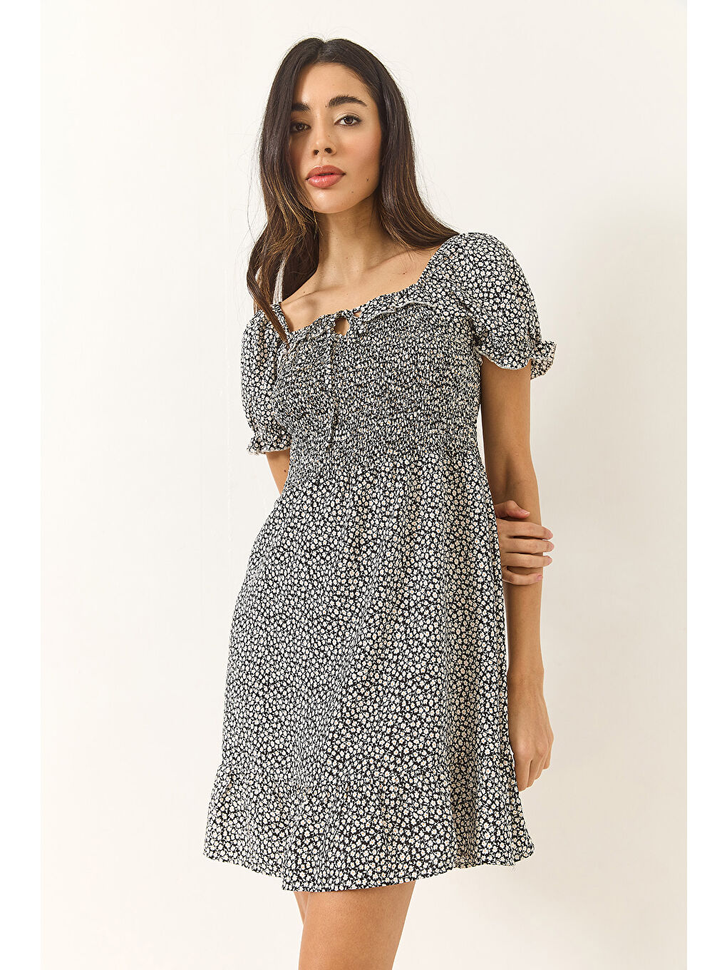 Siyah Kadın Papatya Desenli Karpuz Kollu Giperli Mini Viskon Elbise-2
