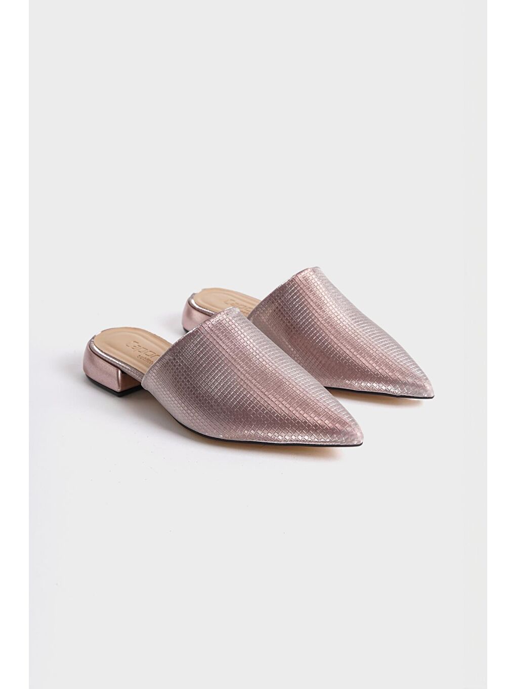 Pembe Sivri Burunlu Kısa Topuklu Kapalı Kadın Terlik