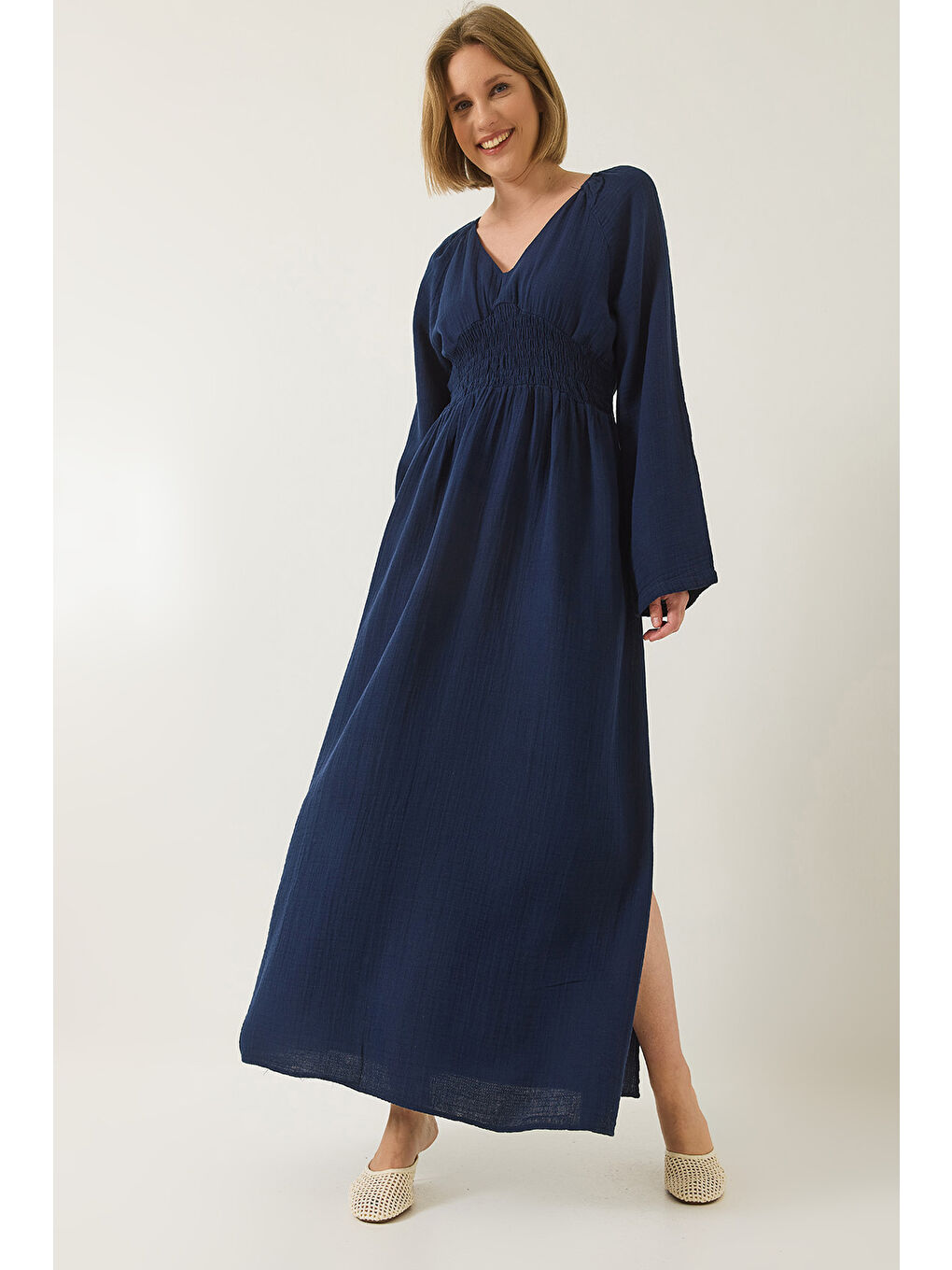 Lacivert Kadın V Yaka Beli Gipeli Geniş Kollu Yırtmaç Detaylı Uzun Pamuk Müslin Elbise
