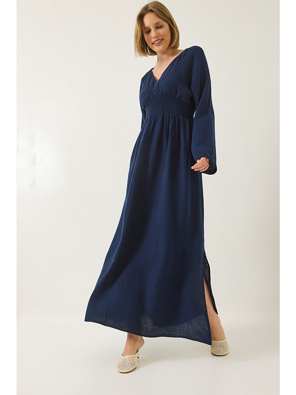 Lacivert Kadın V Yaka Beli Gipeli Geniş Kollu Yırtmaç Detaylı Uzun Pamuk Müslin Elbise-2