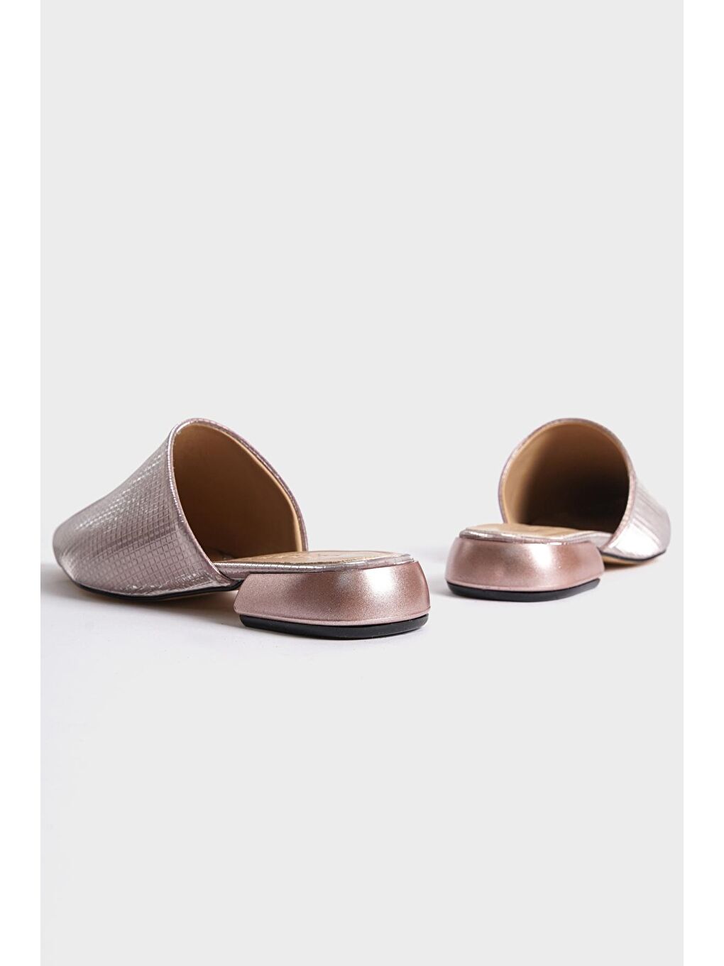 Pembe Sivri Burunlu Kısa Topuklu Kapalı Kadın Terlik-3