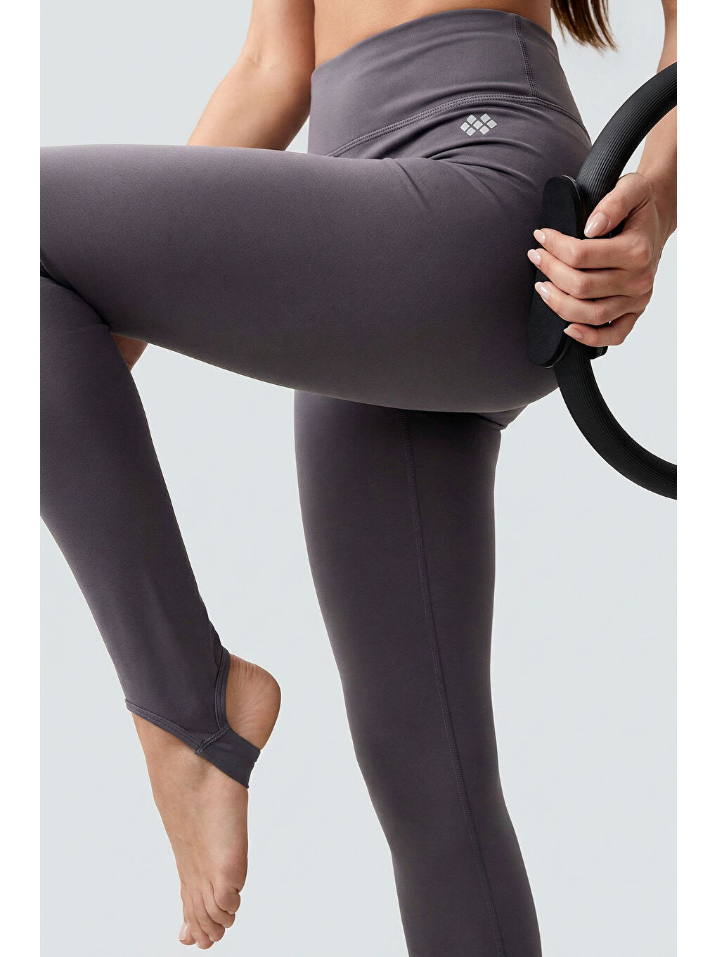 Koyu Gri Standart Fit Esnek Spor Performans Kadın Topuklu Tayt - 94685-1