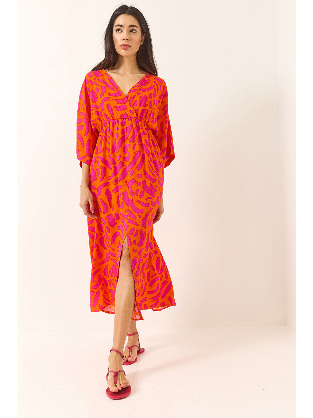 Turuncu Kadın Anvelop Yaka Beli Lastikli Desenli Yazlık Viskon Elbise-3