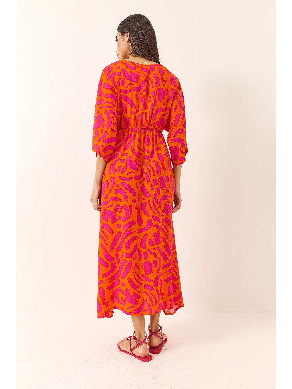 Turuncu Kadın Anvelop Yaka Beli Lastikli Desenli Yazlık Viskon Elbise-5