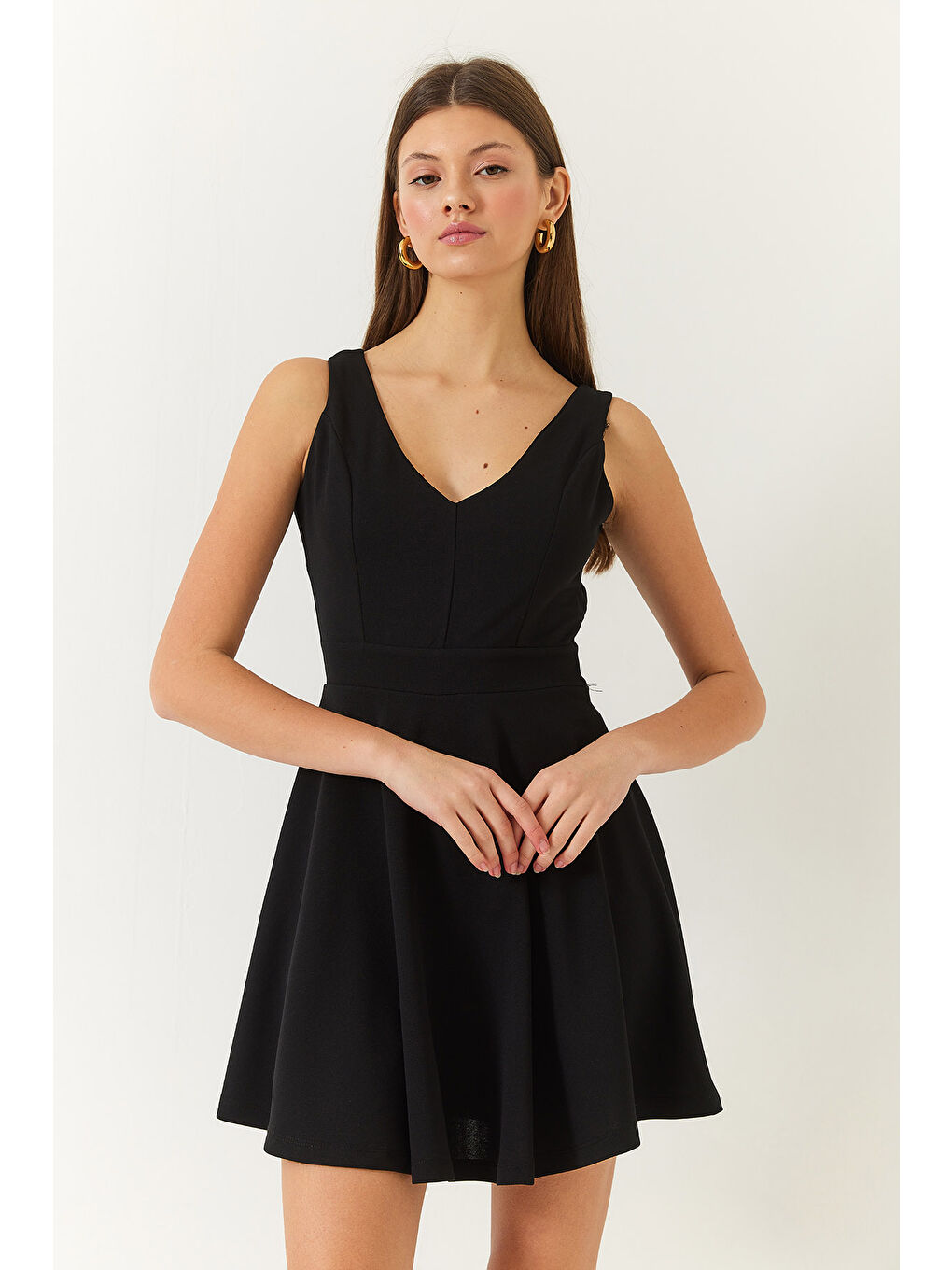 Siyah Kadın V Yaka Sırt Dekolteli Mini Elbise-3