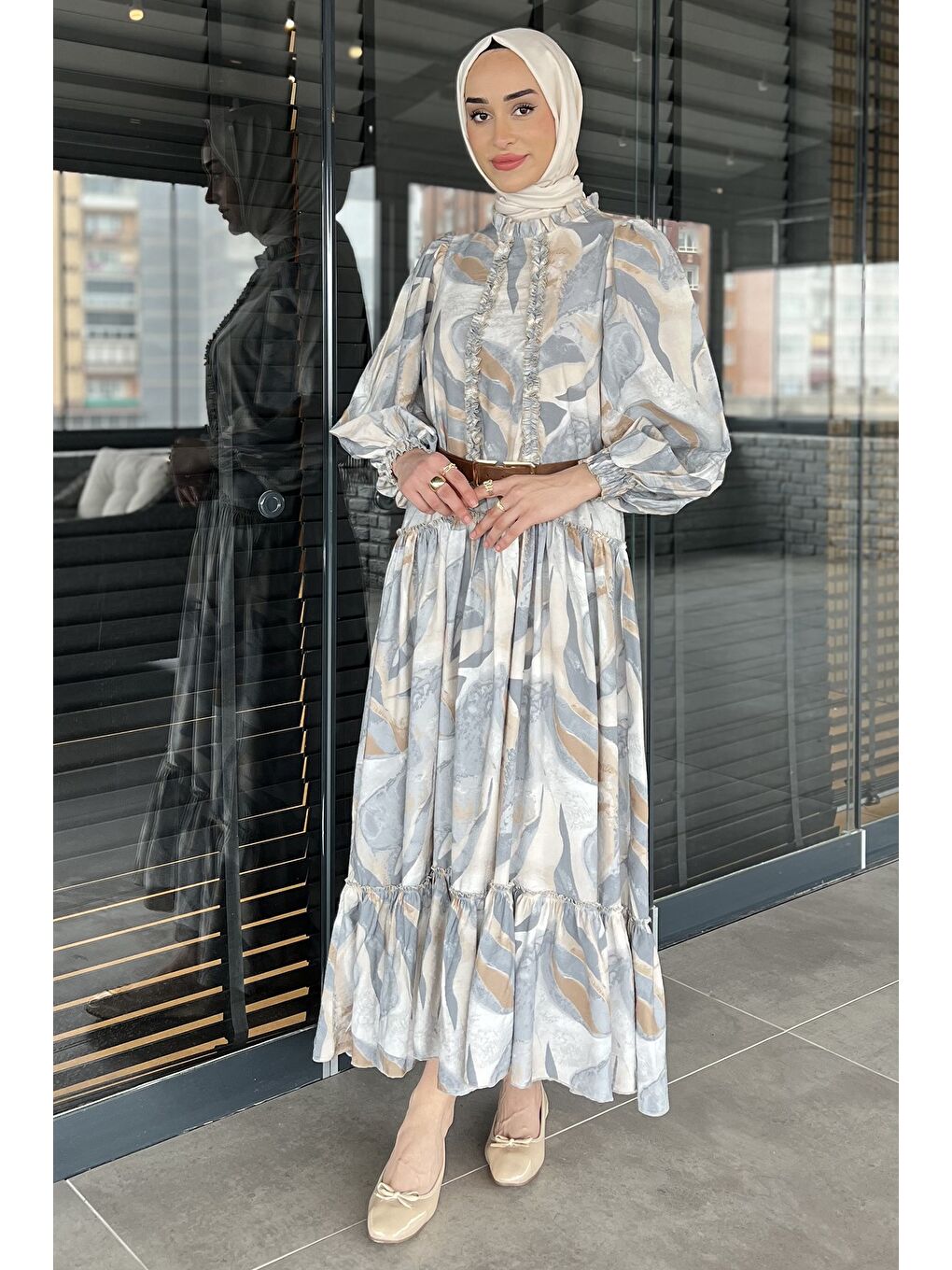 Bej Fırfır Detaylı Tesettür Elbise