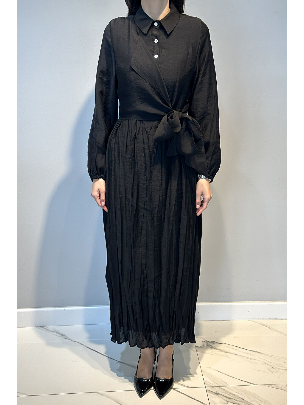 Belden Bağlamalı Kolları Latik Detaylı Nil Elbise 747 Siyah-1