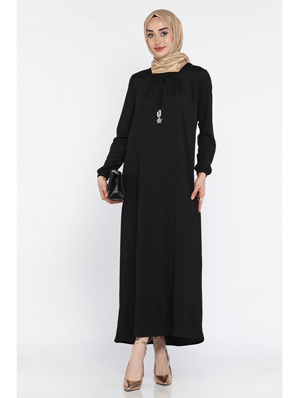 Siyah Kadın Yıldız Aksesuarlı Büyük Beden Tesettür Elbise