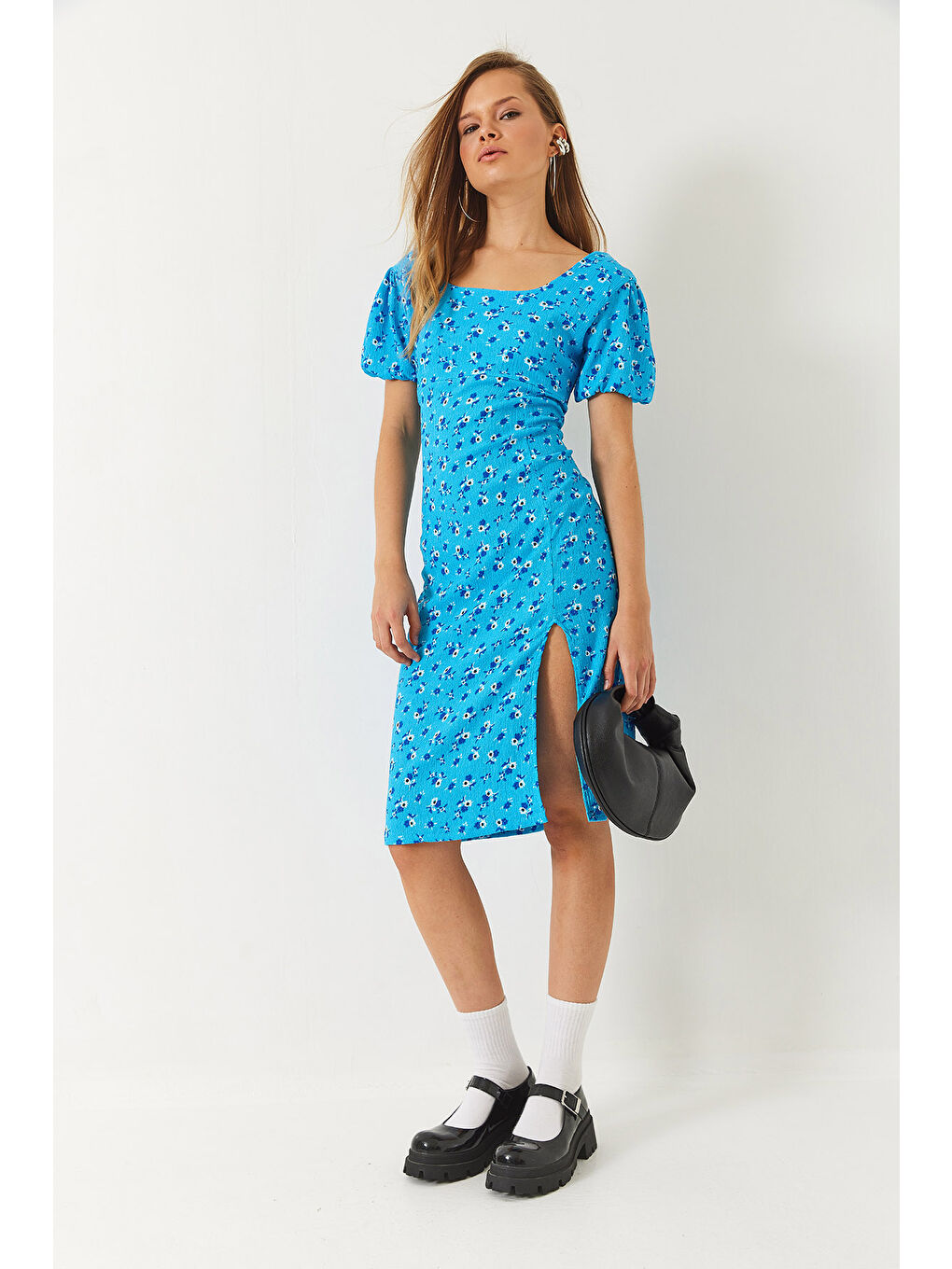 Mavi Kadın Sırt Detaylı Yırtmaçlı Kare Yaka Kısa Kollu Çiçek Desenli Elbise-4