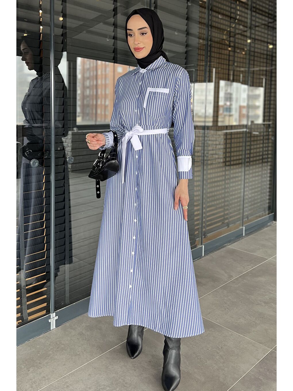 Mavi Kadın Çizgi Desenli Tek Cepli Boydan Düğmeli Tesettür Elbise-1