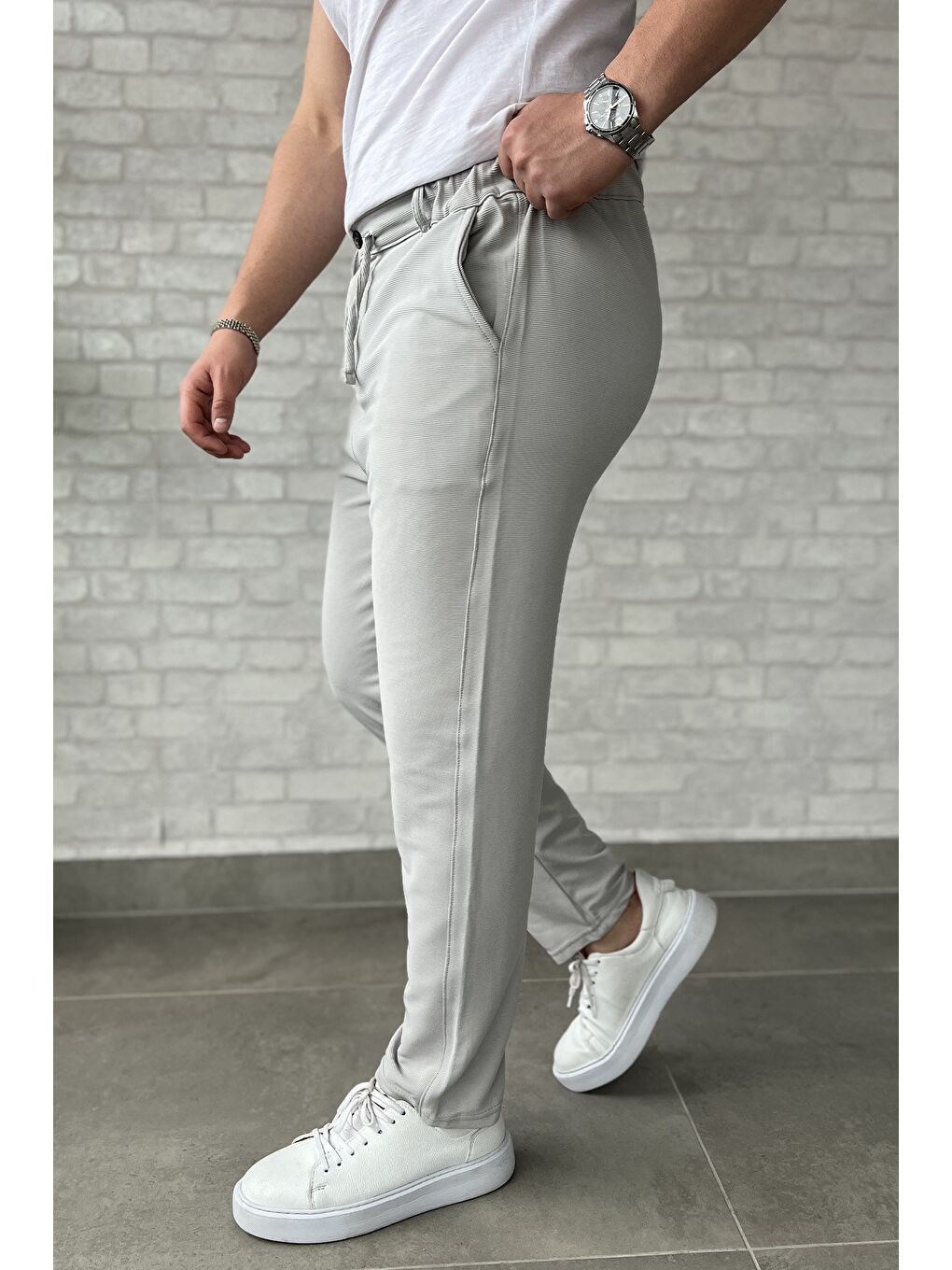 Gri Bel Bağcıklı Düz Paça Erkek Jogger Pantolon-1