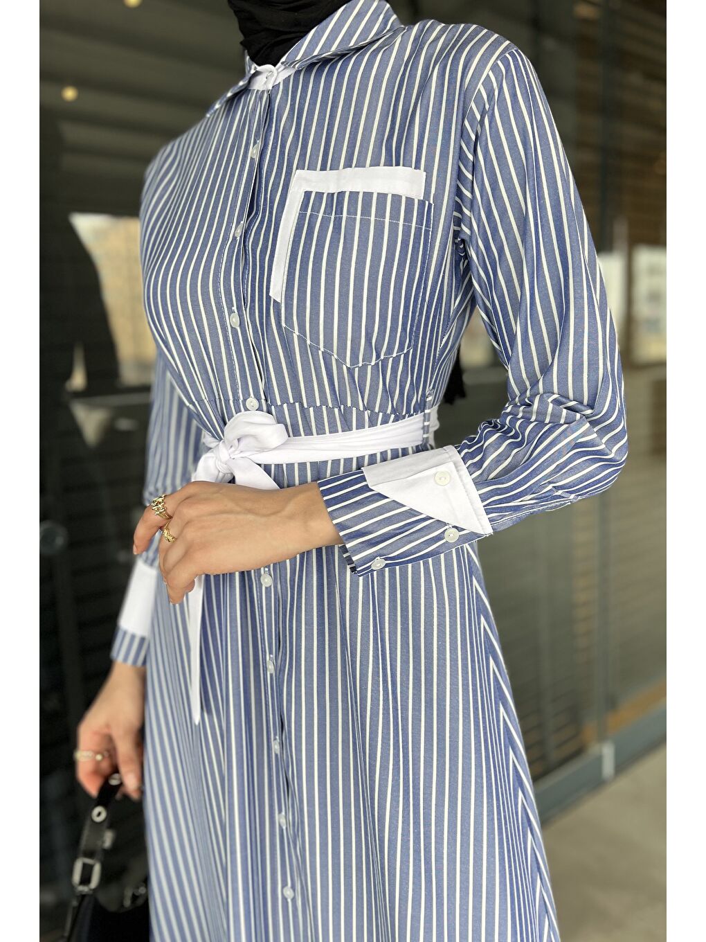 Mavi Kadın Çizgi Desenli Tek Cepli Boydan Düğmeli Tesettür Elbise-5