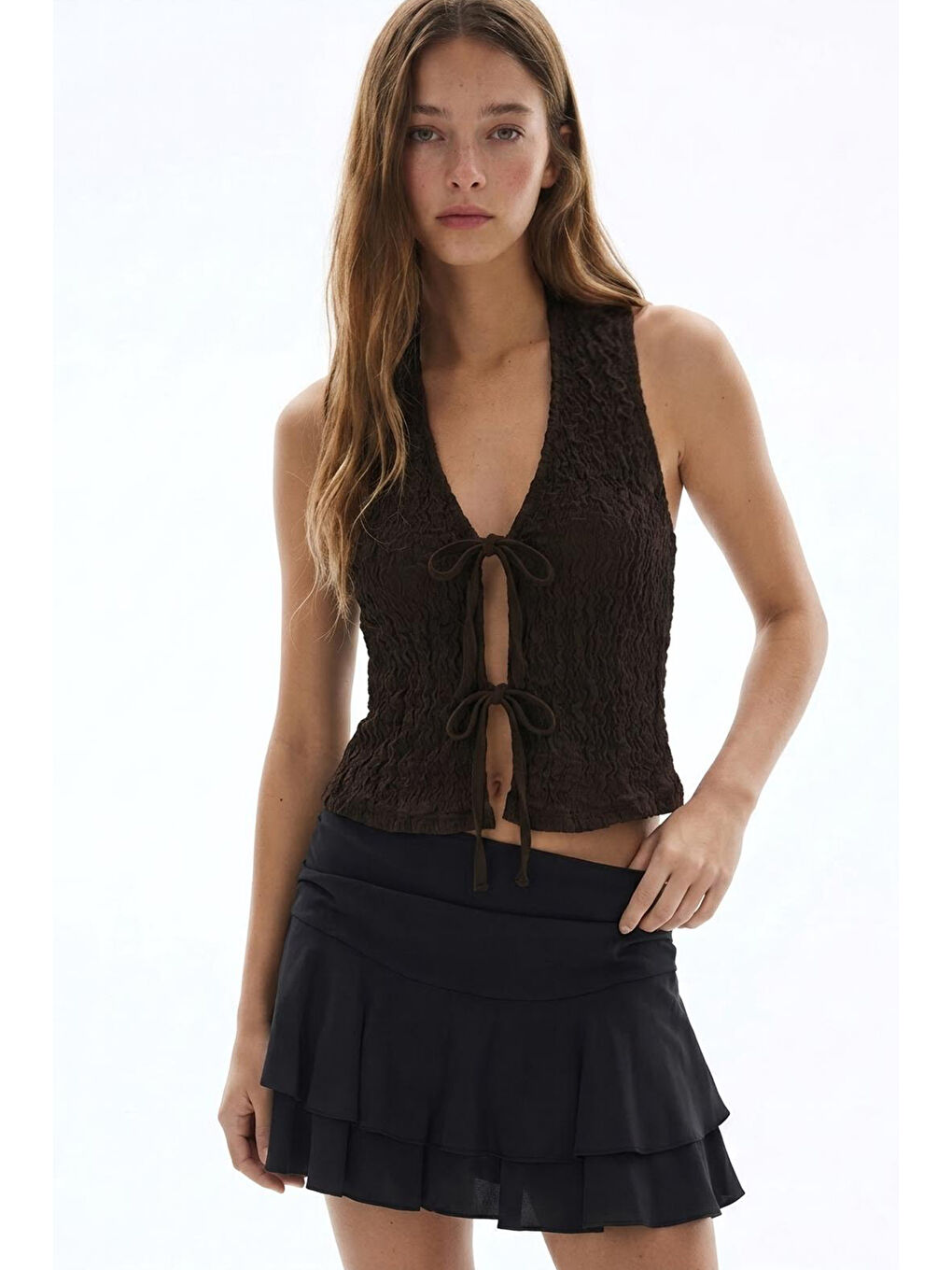 Önü Bağlamalı V Yaka Dokulu Bluz Kahverengi