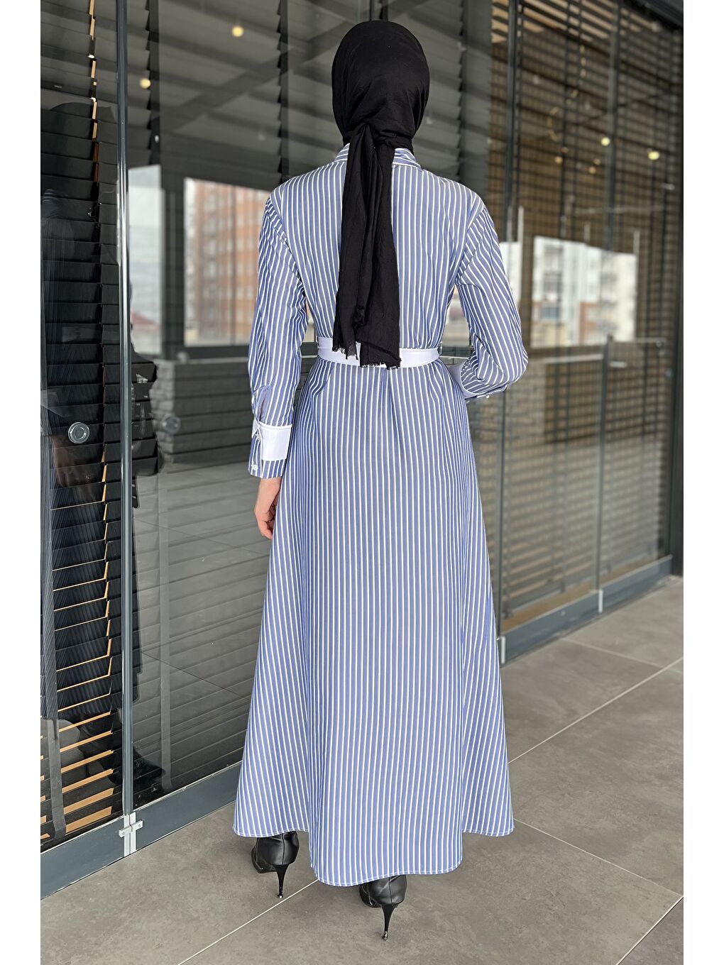 Mavi Kadın Çizgi Desenli Tek Cepli Boydan Düğmeli Tesettür Elbise-7