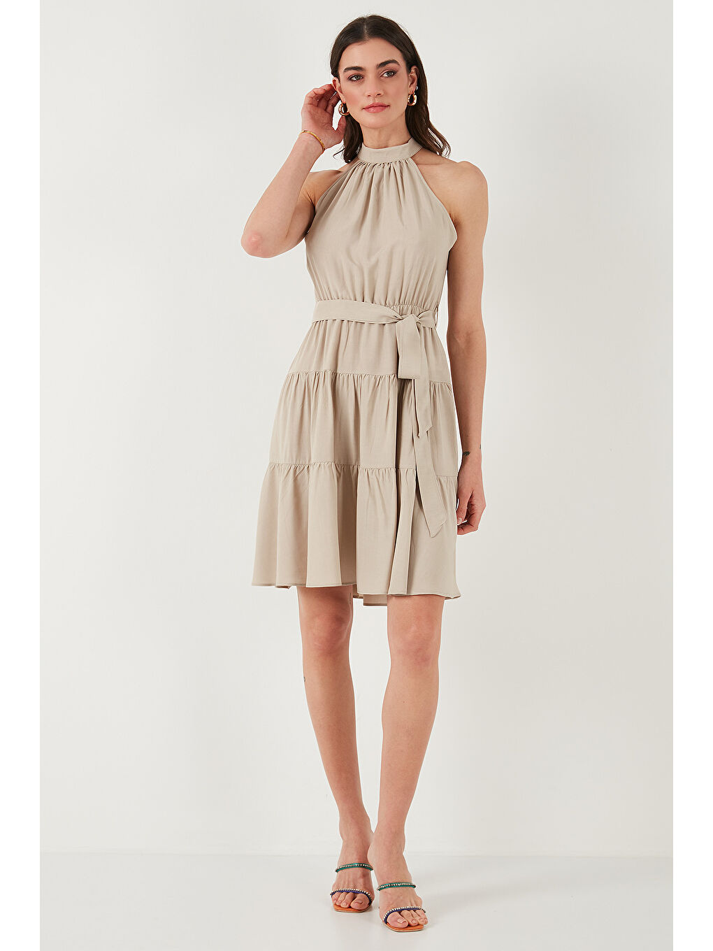 Bej Pileli Regular Fit Halter Yaka Mini Boy Kemerli Kadın Elbise 6772041-2