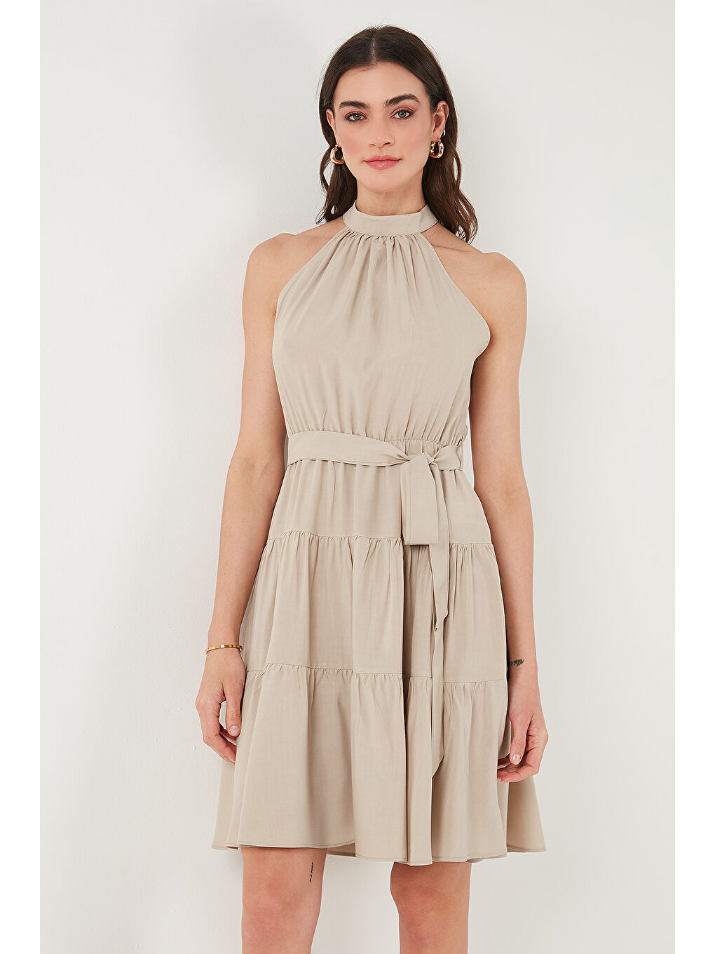 Bej Pileli Regular Fit Halter Yaka Mini Boy Kemerli Kadın Elbise 6772041-3