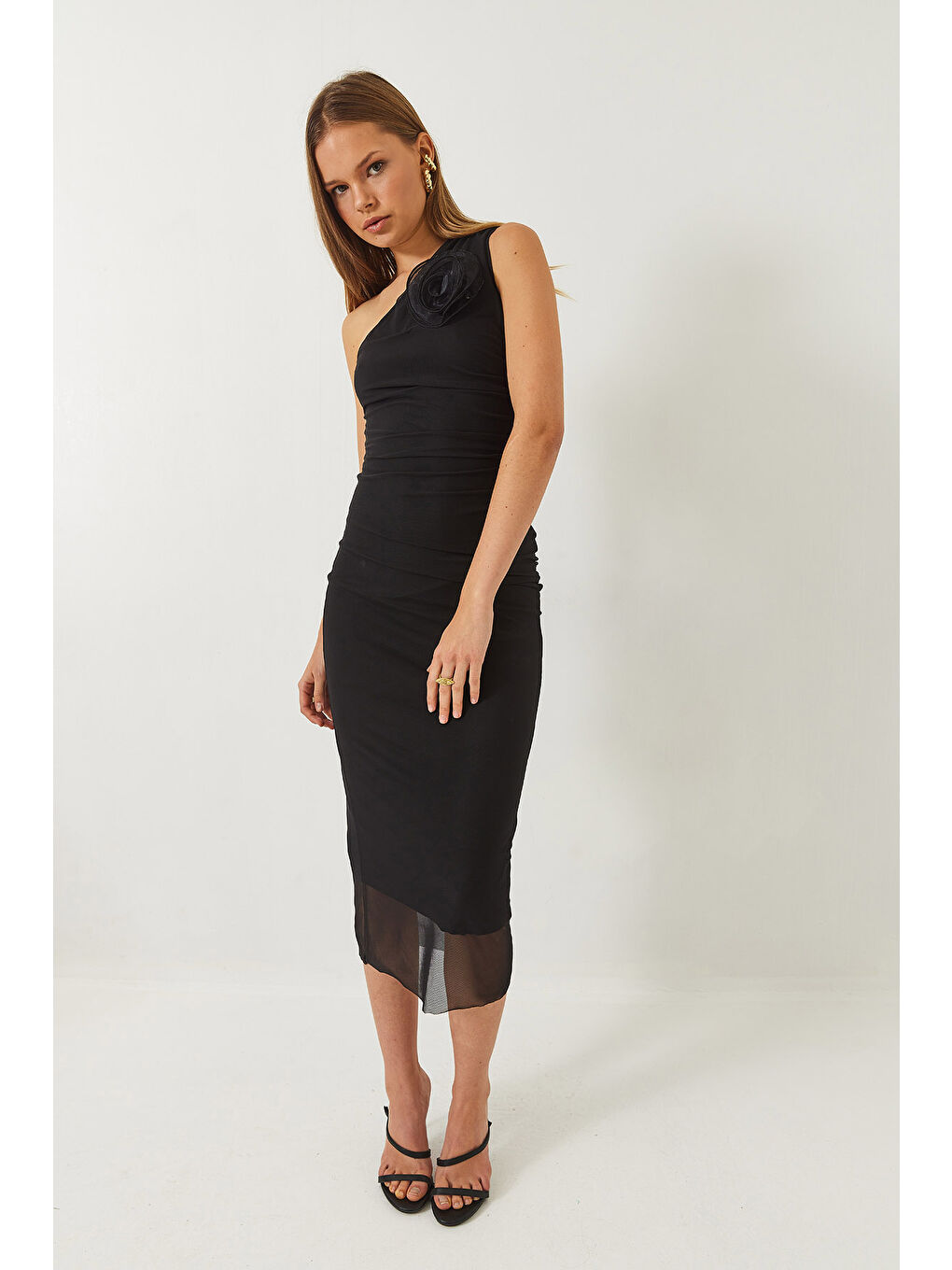 Siyah Kadın Astarlı Seyyar Gül Aksesuarlı Midi Boy Tül Elbise-4