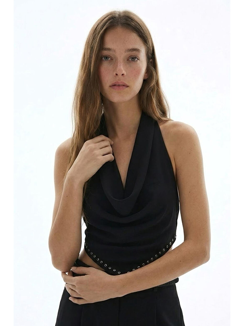 Degaje Yaka Boyundan Bağlamalı Crop Bluz Siyah