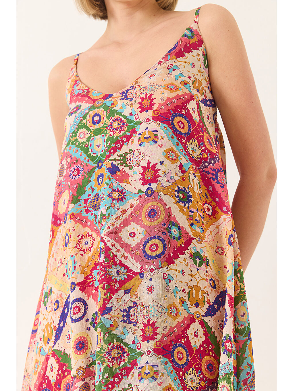 Karışık Kadın V Yaka İnce Askılı Desenli Astarlı Yazlık Uzun Elbise-5