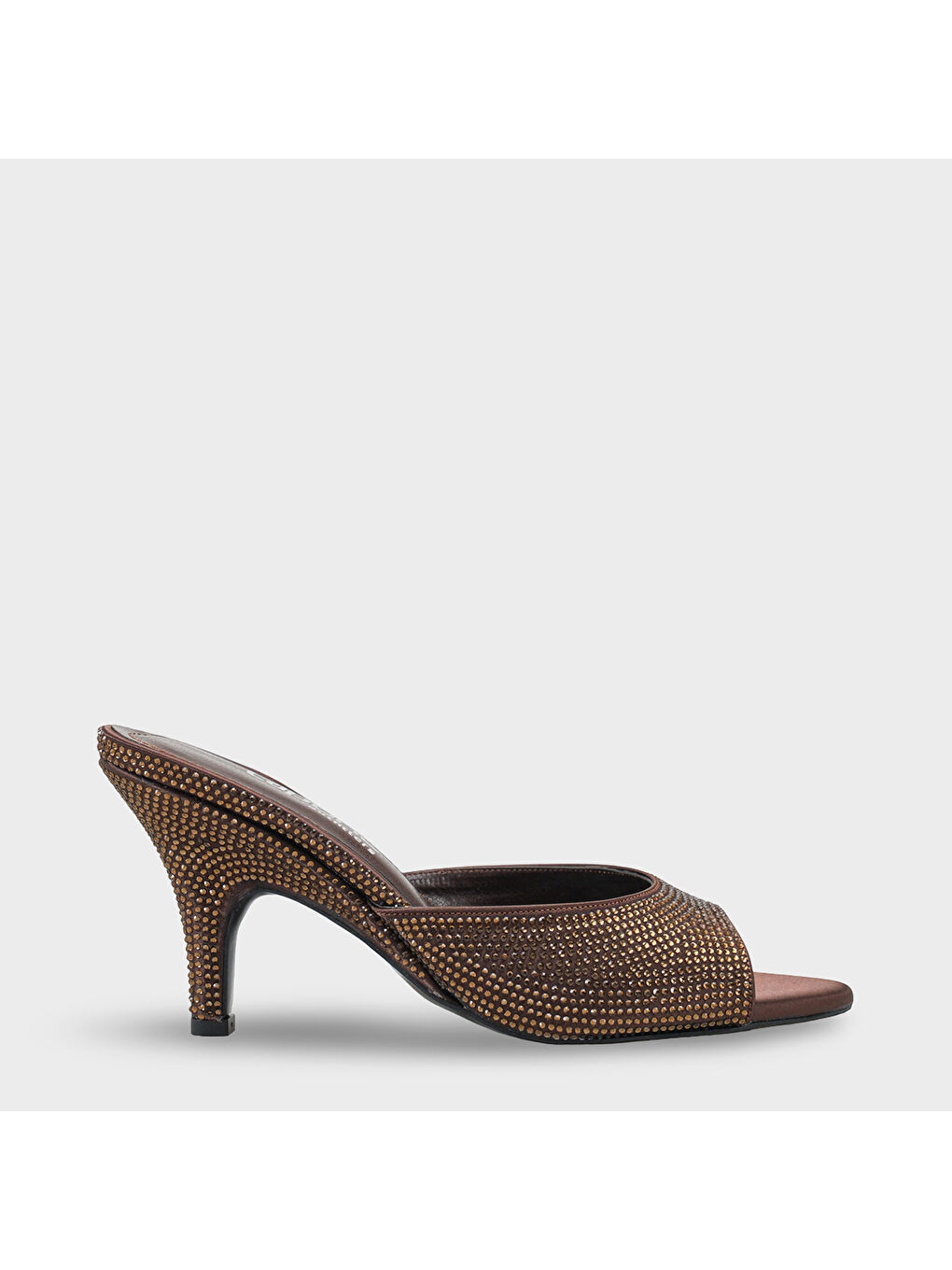 Kahverengi Lenore Taşlı Feta Dolgu Orta Topuklu Saten Kadın Terlik