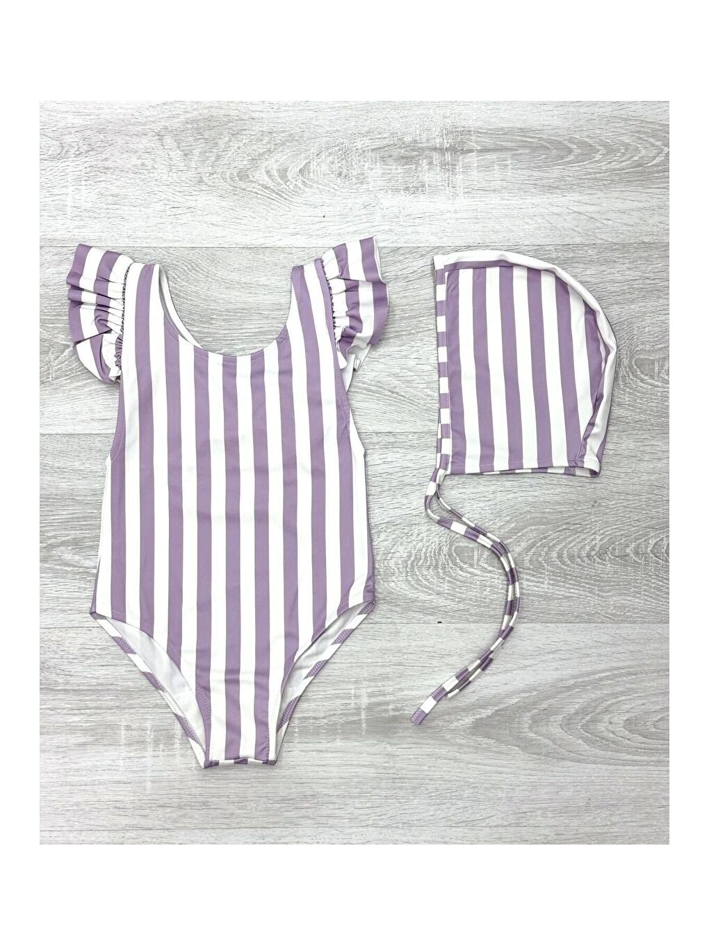 Gri Sırttan Çapraz Fırfır Detaylı Boneli Kız Çocuk Mayo