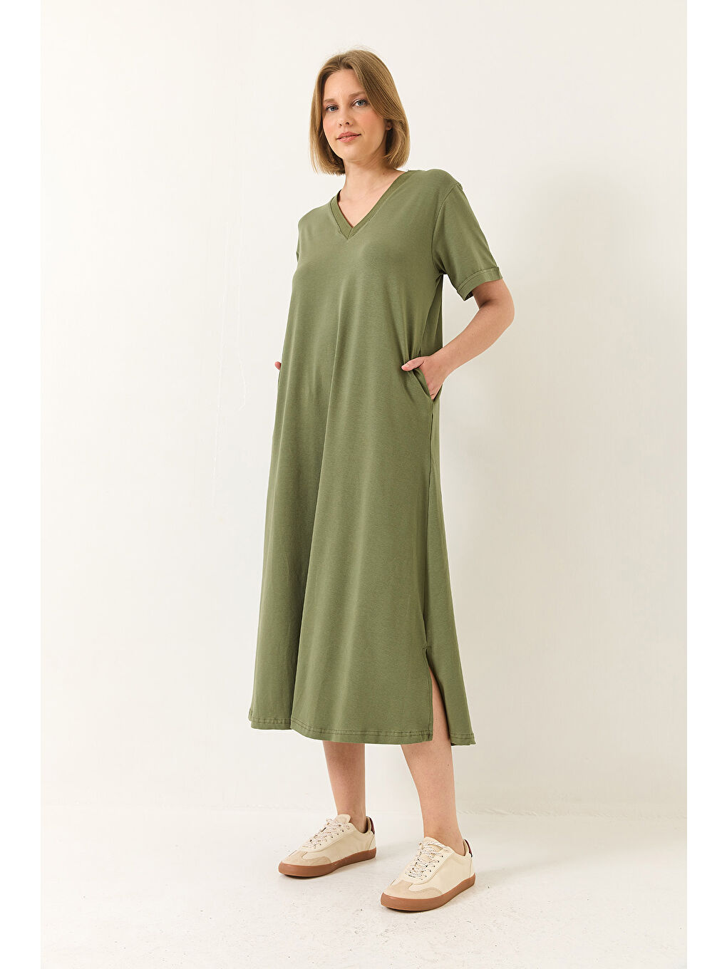 Yeşil Kadın V Yaka Kısa Kollu Cep Detaylı Uzun Basic Elbise-3