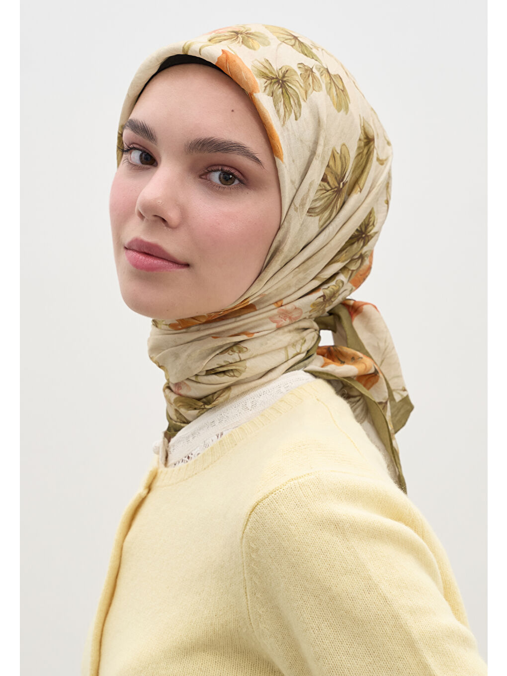 Fall Breeze Desen Pamuklu Viskon Eşarp Haki-3