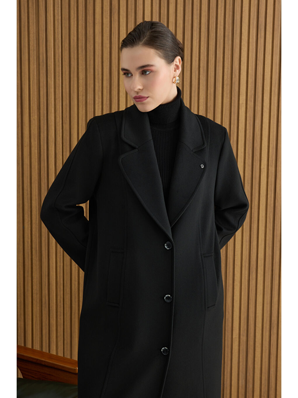 Siyah Kup Detaylı Kaban-1