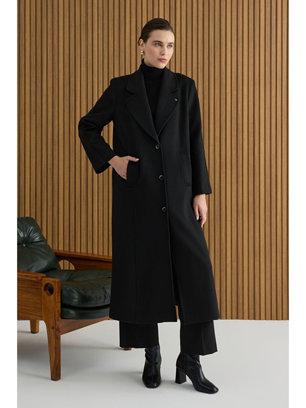 Siyah Kup Detaylı Kaban-2