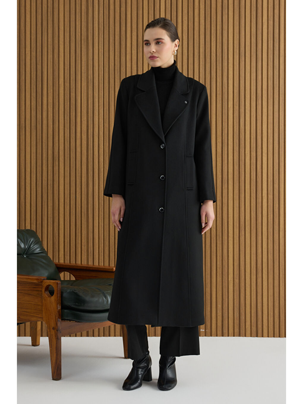 Siyah Kup Detaylı Kaban-3