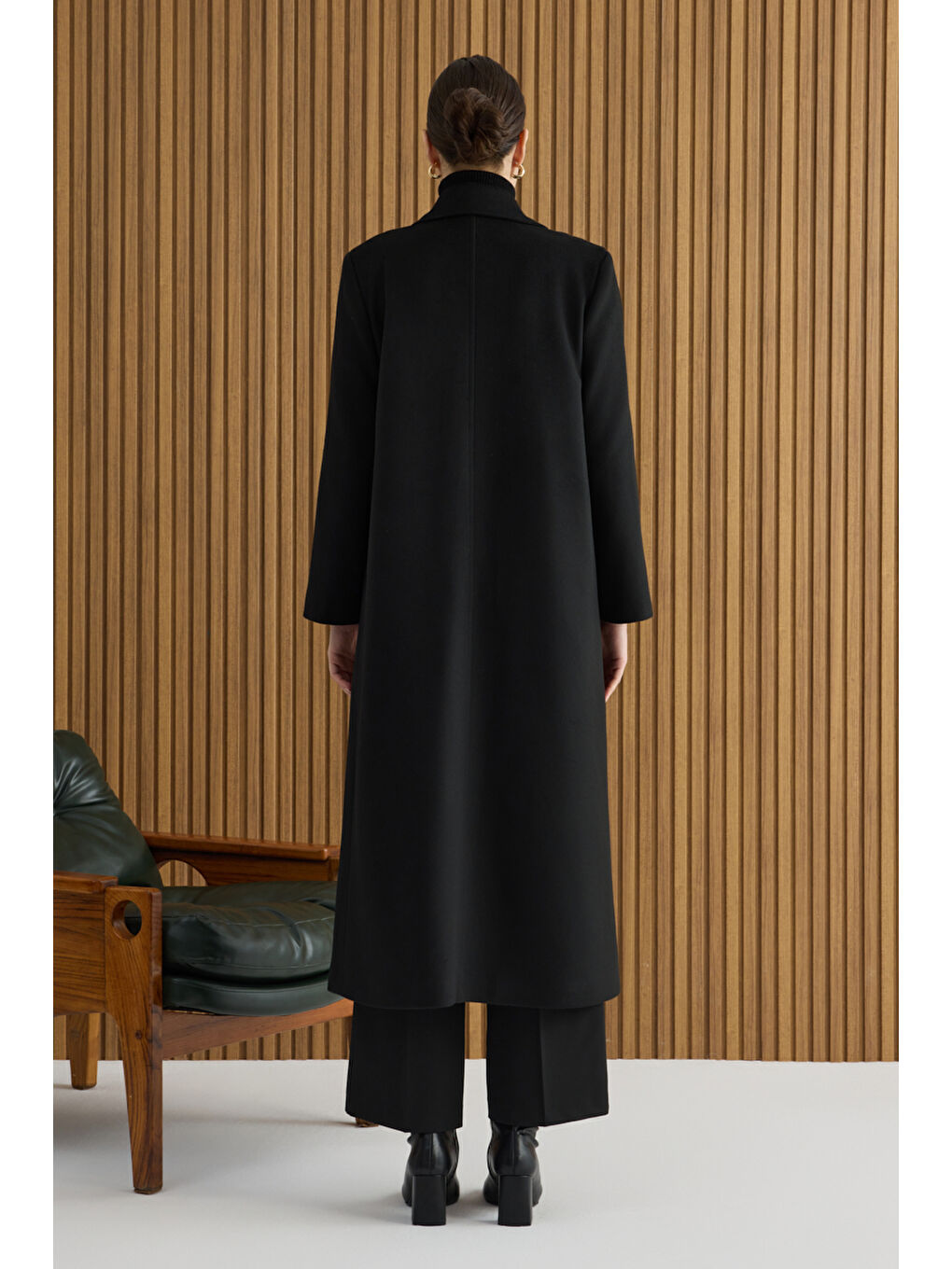 Siyah Kup Detaylı Kaban-5