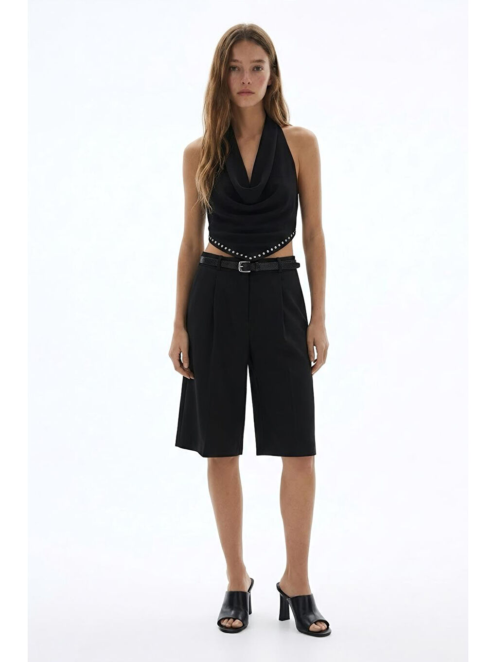 Kemerli Ön Pileli Bermuda Şort Siyah